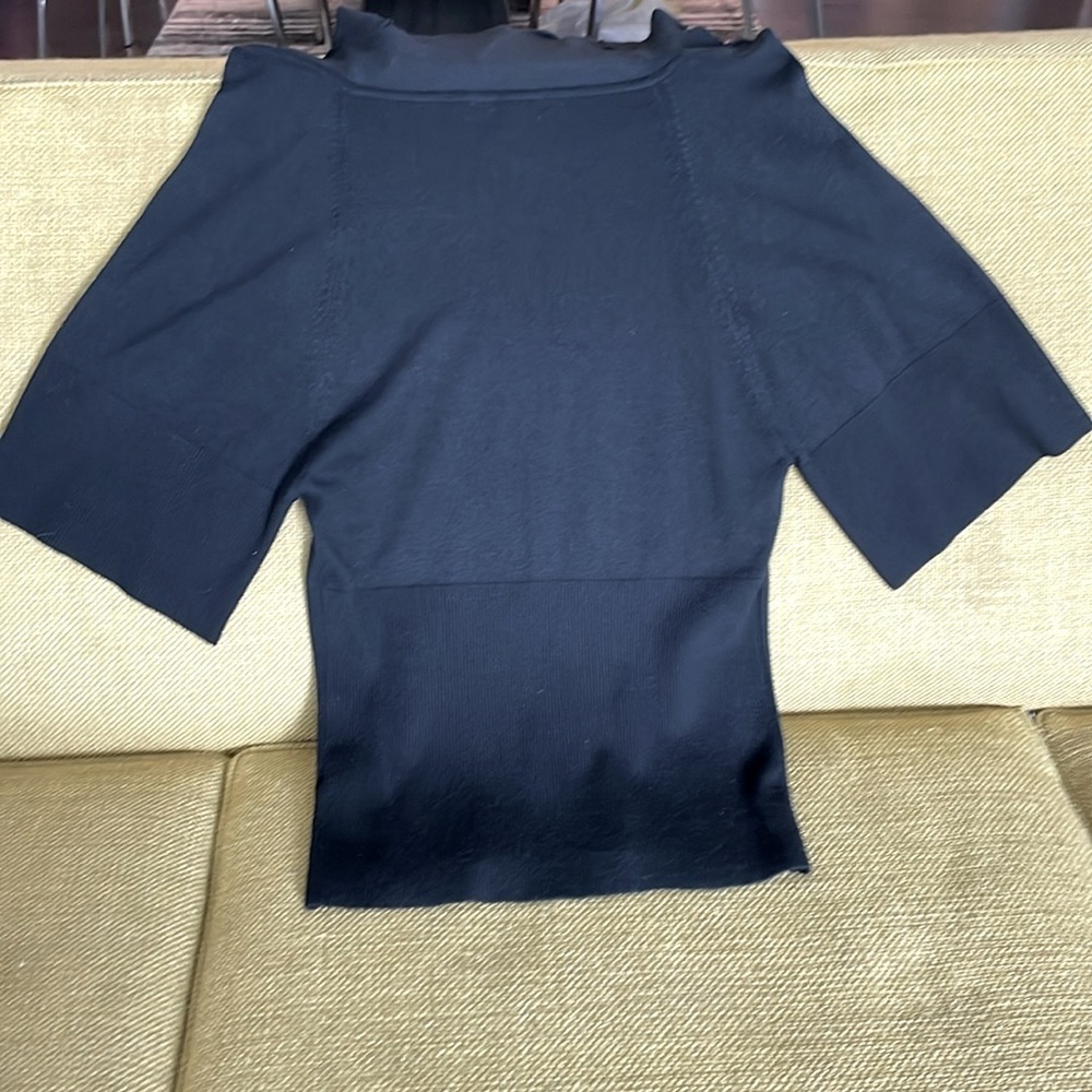 One A Women’s Top Size S Black Light Knit Versatile Length - Picture 9 of 11